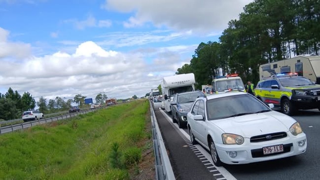 Bruce Highway Closed, Northbound Beerwah, North of Roys Road. Serious crash will be closed for a long period. Avoid this area. Photo: Clayton’s Towing