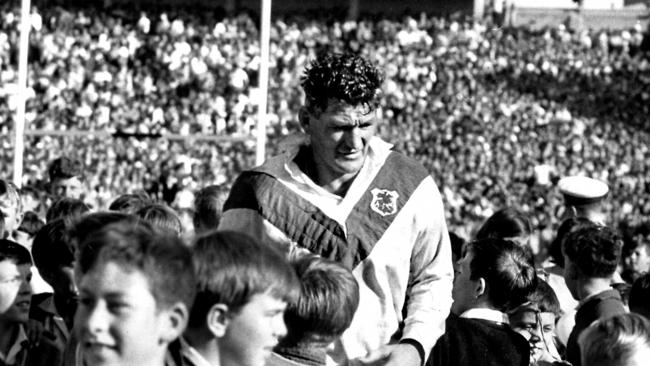 Provan won ten premierships with the Dragons.