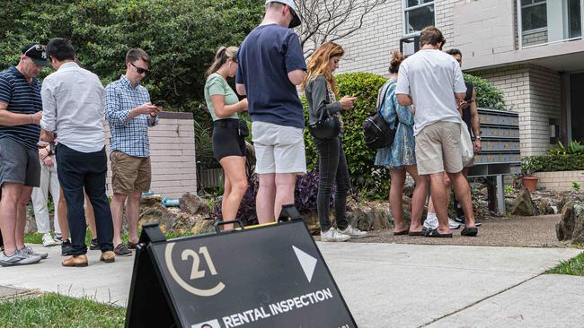 SYDNEY, AUSTRALIA - NewsWire Photos, FEBRUARY 03, 2024 : A crowd is queuing up for an open inspection of a rental property located in Bondi. Picture: NCA NewsWire / Flavio Brancaleone