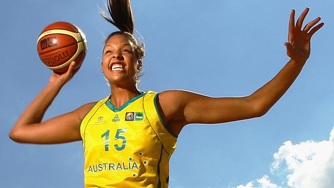 Australian basketball player Liz Cambage is set to return to the WNBL.