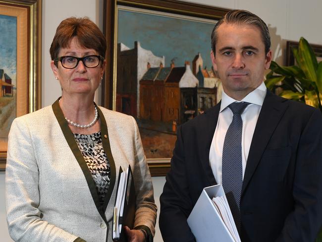 Commonwealth Bank of Australia chairperson Catherine Livingstone (left) with CEO Matt Comyn (right) pose for a portrait in Sydney, Tuesday, May 1, 2018. Federal Treasurer Scott Morrison has labelled a report by the banking regulator, Australian Prudential Regulation Authority, into Commonwealth Bank of Australia as "damning". (AAP Image/Dean Lewins) NO ARCHIVING