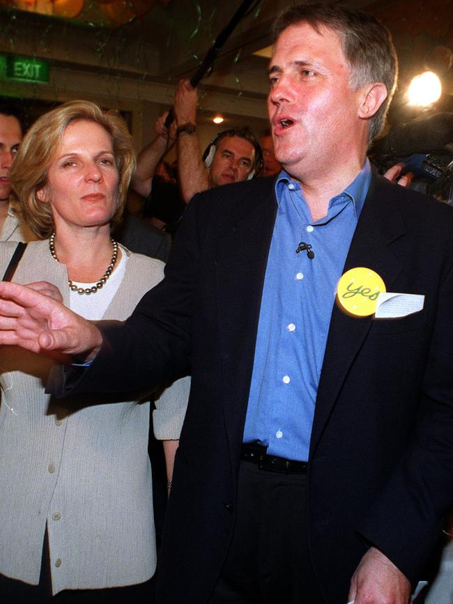 NOVEMBER 6, 1999 : Malcolm Turnbull (R), chairman of Australian Republican Movement (ARM) with wife Lucy at party at the Mariott Hotel, Sydney, during Australia's historic Republic referendum, 06/11/99. Pic Michael Perini. Turn/Fam