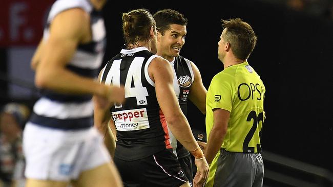 Leigh Montagna pleads his case to umpire Scott Jeffery. Picture: AAP