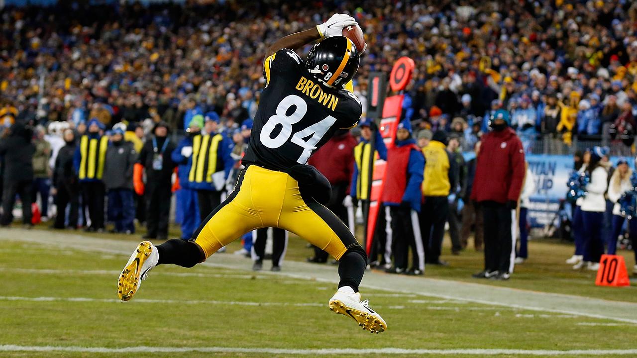 Pittsburgh Steelers v Tennessee Titans