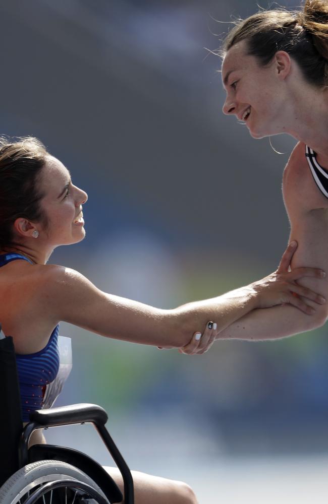 Abbey D'Agostino, left, and Nikki Hamblin share a special moment.