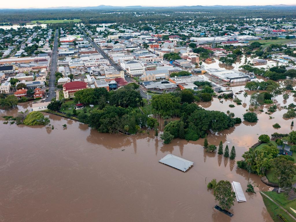 The Mary River rising steadily in Maryborough.