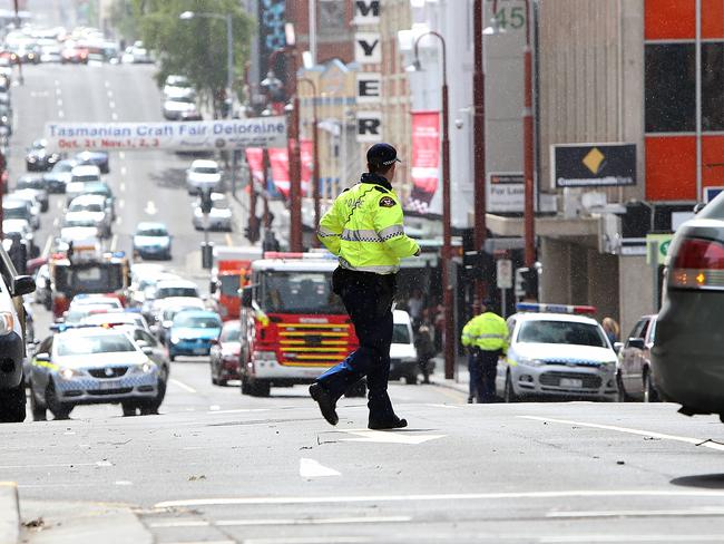 Police blocked pasrt of Murray St after Hadleys Hotel had part of its roof blown off.