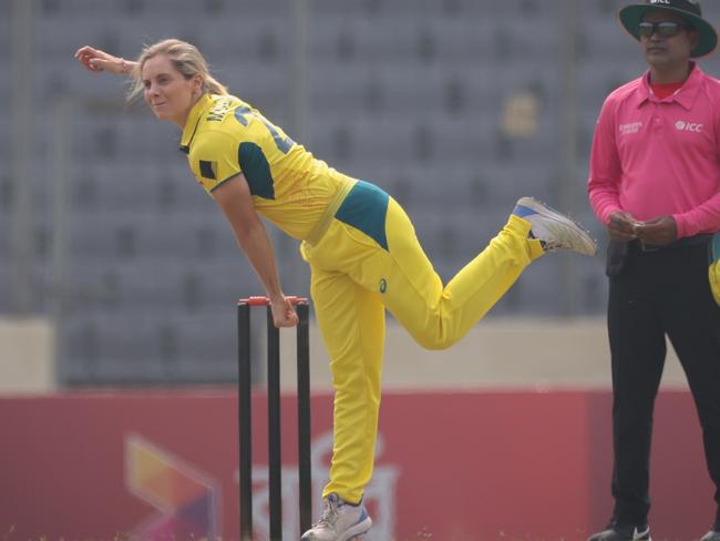 DHAKA, BANGLADESH - MARCH 24: Sophie Molineux of Australia bowls during game two of the Women's One Day International series between Bangladesh and Australia at Sher-e-Bangla National Cricket Stadium on March 24, 2024 in Dhaka, Bangladesh. (Photo by Abhishek Chinnappa/Getty Images)