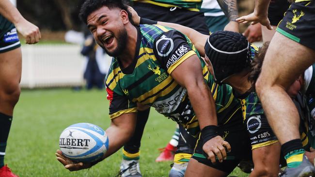 Gordon's Mahe Vailanu scores against Warringah. Pic: Karen Watson