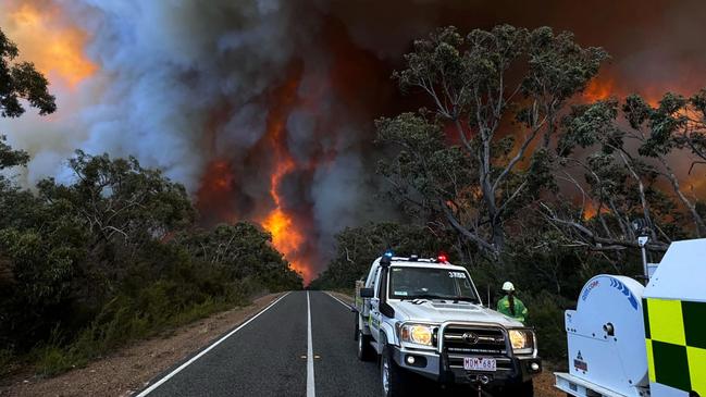 This undated handout image received on December 26, 2024 from the State Control Centre of the Victoria Emergency Services shows officials on a road near a bushfire in the Grampians National Park in Australia's Victoria state. (Photo by Handout / STATE CONTROL CENTRE - VICTORIA EMERGENCY SERVICES / AFP) / RESTRICTED TO EDITORIAL USE - MANDATORY CREDIT "AFP PHOTO /  STATE CONTROL CENTRE - VICTORIA EMERGENCY SERVICES" - NO MARKETING - NO ADVERTISING CAMPAIGNS - DISTRIBUTED AS A SERVICE TO CLIENTS