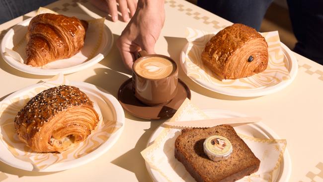 Breakfast is served. Photographer: Steven Woodburn &amp; Ed Sloane,