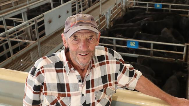 Leongatha cattle sale, VLE, Koonwarra, Tony van der Heyden, from Longwarry, his wife Reyleen - #0418141681, bought 69 heads $970 each 246 kg,   Picture Yuri Kouzmin