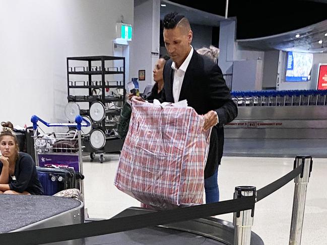 Joel Barlow collects his luggage at Auckland Airport on Thursday night.