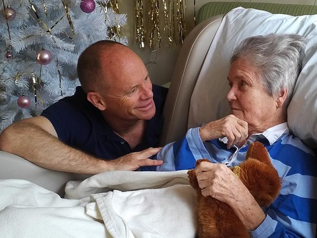  Campbell Newman and his mum Jocelyn Newman at Christmas, 2017.