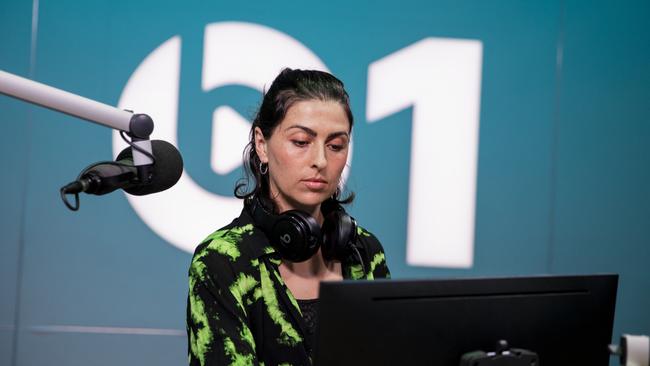 DJ Anna Lunoe in the Los Angeles Beats 1 studio making her danceXL show. Pic: Apple Music’s Beats 1