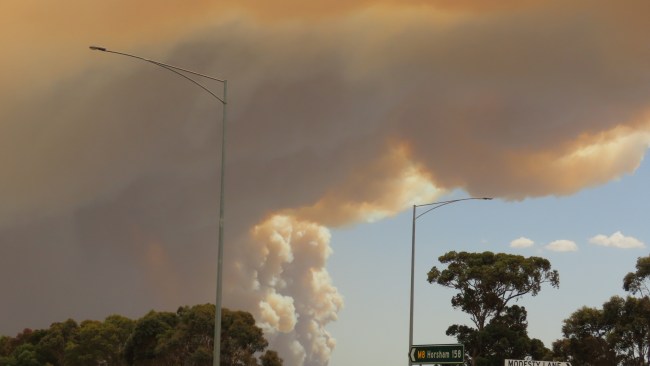 Homes Lost In Massive Bayindeen Bushfire As More Than 1,000 ...