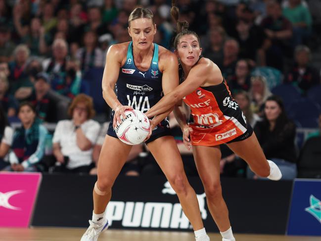 Vixen Liz Watson is challenged by Giant Amy Parmenter. Picture: Matt King/Getty Images