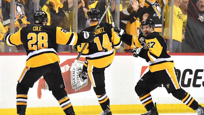Pittsburgh Penguins ke Final Piala Stanley setelah dua kali perpanjangan waktu menang Game 7 atas Ottawa