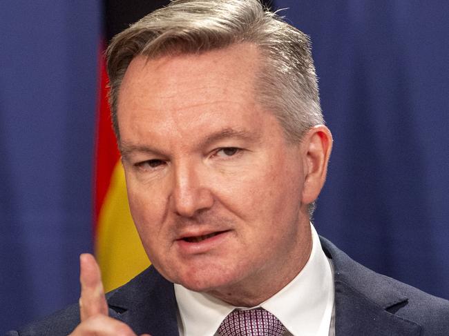 SYDNEY, AUSTRALIA. NewsWire Photos.December 13, 2024.Australian Federal Minister for Climate Change and Energy Chris Bowen holds a press conference in Sydney. Picture: NewsWire / Jeremy Piper