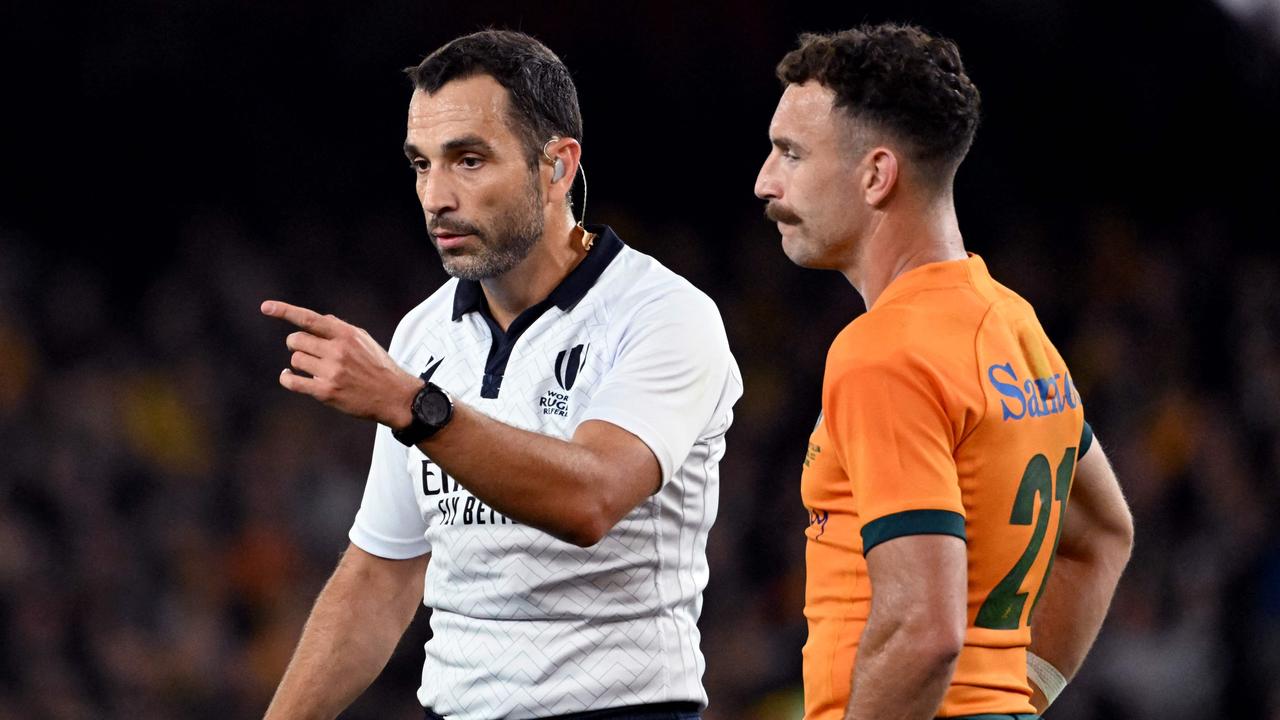 Australia’s Nic White speaks with French referee Mathieu Raynal. Photo by William WEST / AFP