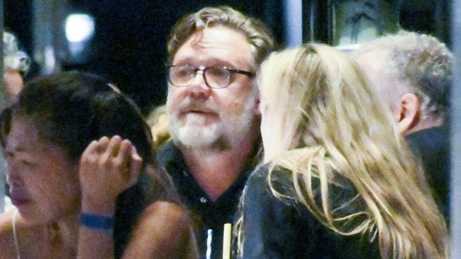 Russell Crowe was spotted enjoying dinner with Taika Waititi, Rita Ora, Vincent D’Onofrio and Aussie actress Gracie Otto. Picture: MEDIA-MODE.COM