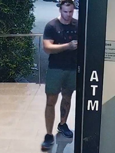 Strike Force Pedvin detectives are wishing to speak with this man, who was seen entering the Rutherford Hotel at 8.33pm on the night Scott Papworth was shot. Picture: NSW Police.