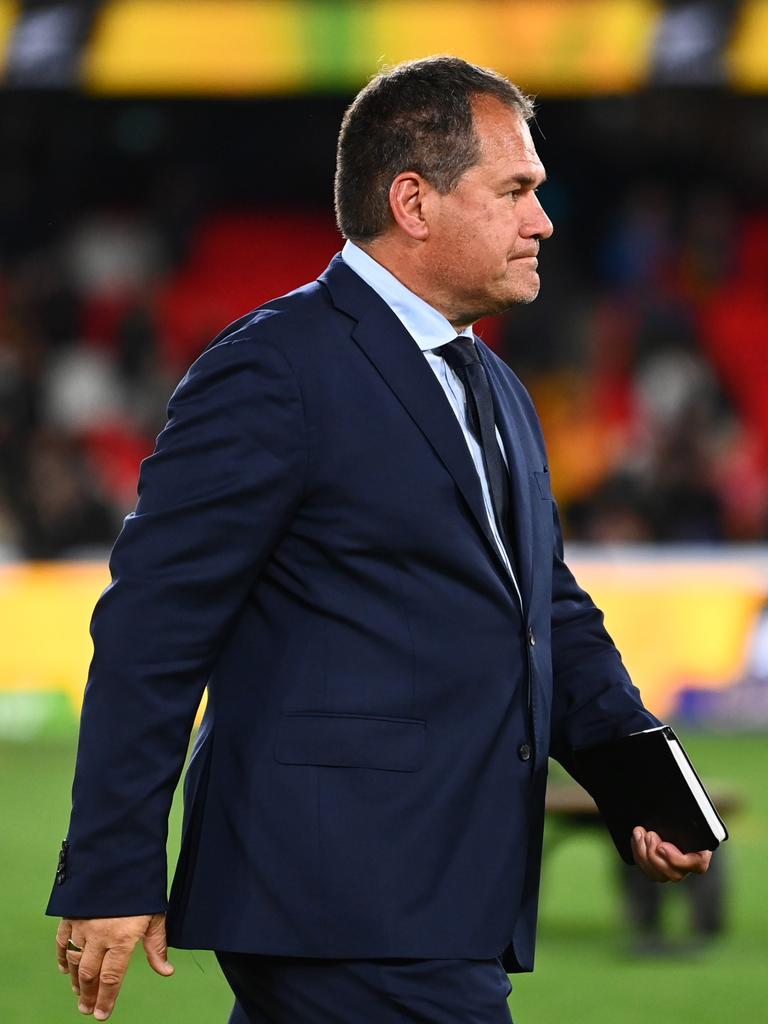 Head coach Dave Rennie walks off. Photo by Hannah Peters/Getty Images.