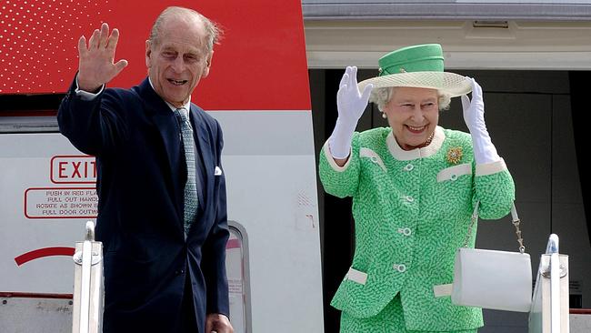 Queen Elizabeth II and Prince Philip farewell the crowd gathered at Melbourne Airport in 2006.