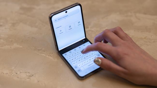 Using the Flip4 screen as a keyboard.