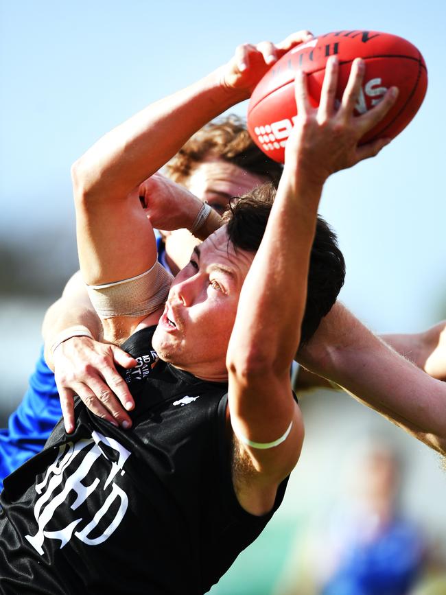 Magpies skipper Trent Heffeman marks strongly against SPOC on Saturday. Picture: AAP/Mark Brake