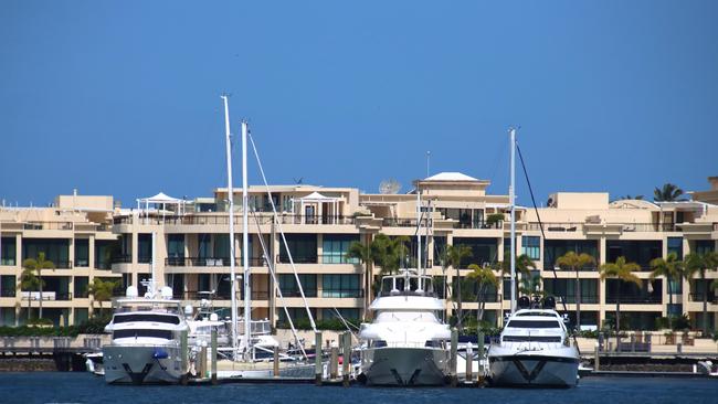 Palazzo Versace Hotel – Holiday makers and locals enjoying the Gold Coast Broadwater and Broadwater Parklands Wednesday 3rd January 2023 Picture David Clark