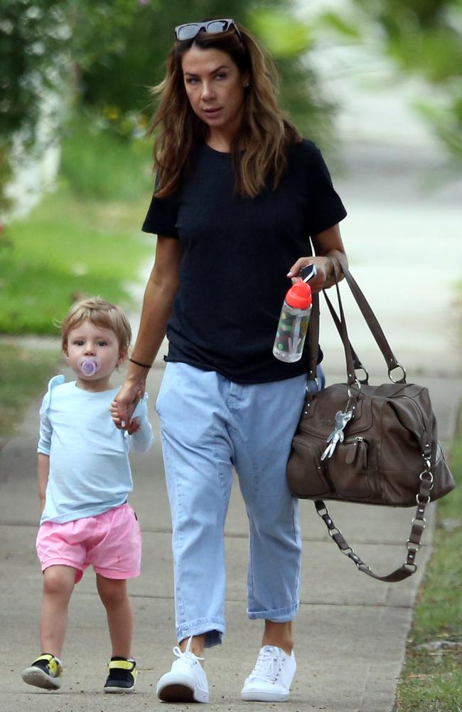 Kate Ritchie dressed down as she takes her daughter Mae to preschool. Picture: Mega TheMegaAgency.com