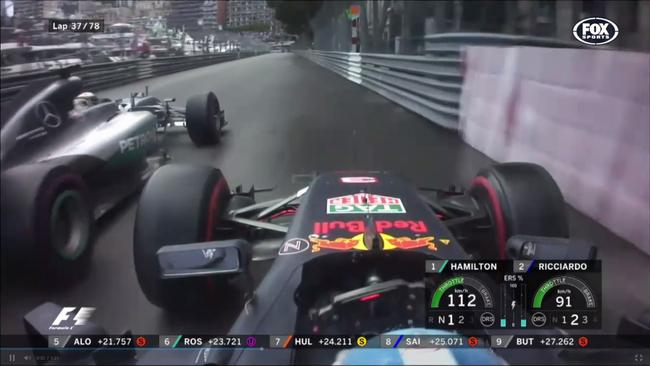 The moment Ricciardo elected to back out and avoid potential contact.