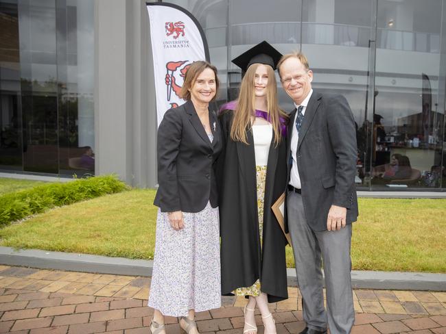 Isabelle Ingram with her parents Kate and Nick Ingram. UTAS graduations. School of College of Health and Medicine Graduate Research. Picture: RICHARD JUPE