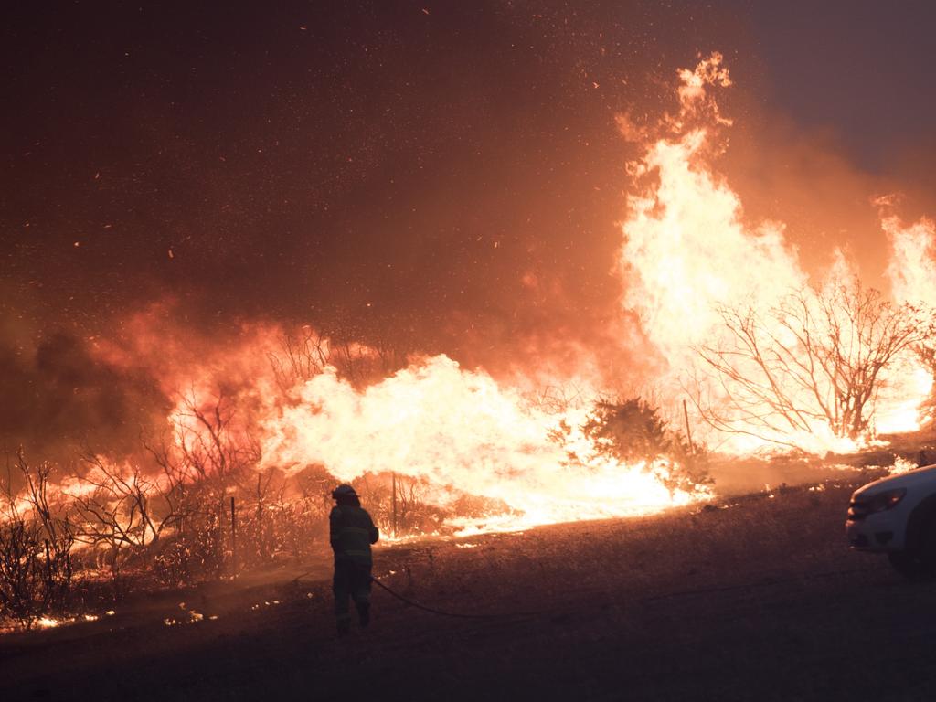 Photos: Fires in Hamilton, Strathgordon and Fingal keep fire fighters ...