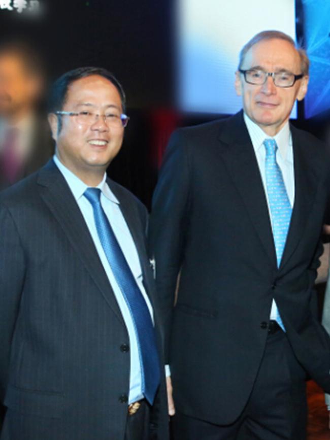 Former Foreign Minister Professor Bob Carr and Xiangmo Huang in 2016.