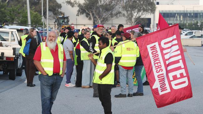 Woolworths workers on a picket line at the Dandenong South Distribution centre. Picture: David Crosling/NewsWire