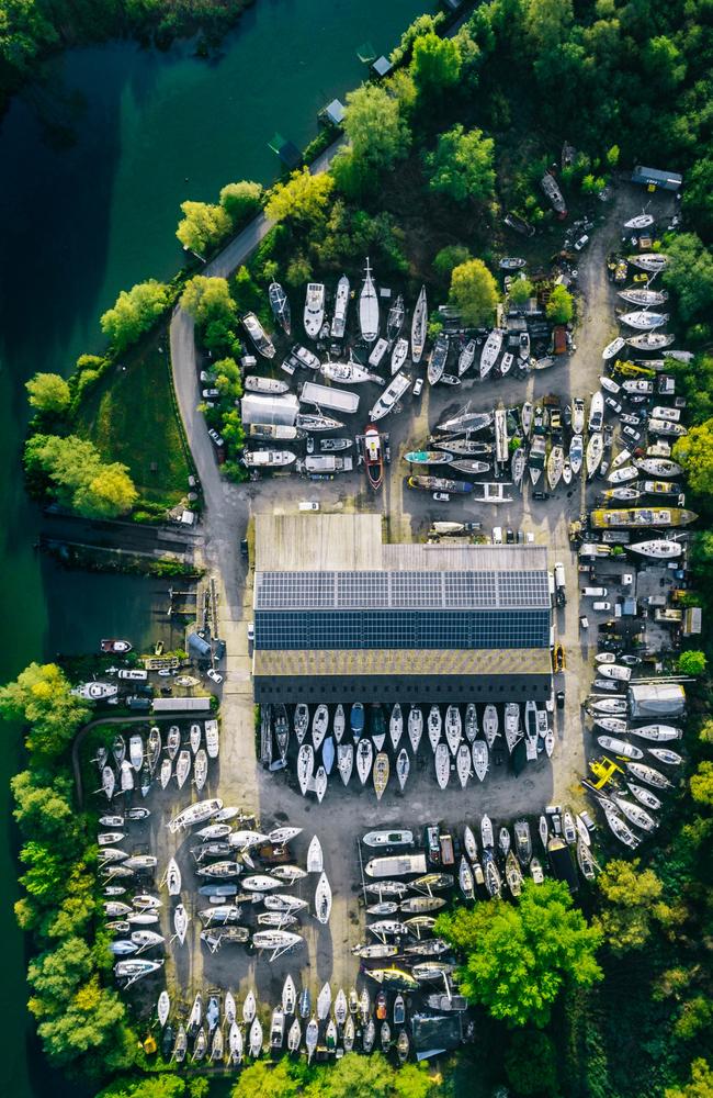 Pictures from #Green2020, Agora’s latest online photo contest. 'Nature around the harbor' by @emxpi (France).