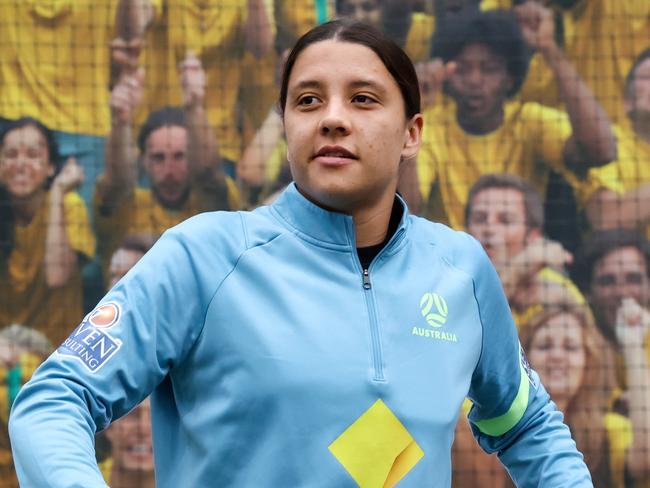 MELBOURNE, AUSTRALIA - NewsWire Photos NOVEMBER 13, 2022 :  Australian womenÃs national soccer team Captain Sam Kerr, lead the Matildas into the Elite Football Centre to surprise some young girl soccer players. Picture NCA NewsWire / Ian Currie