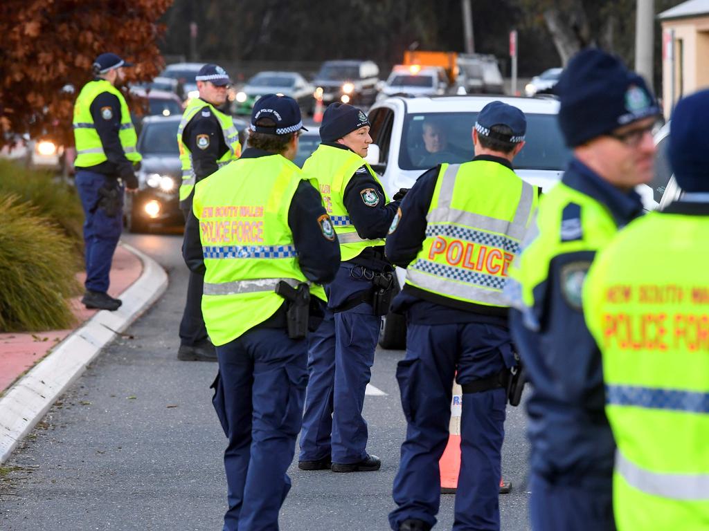 Police in NSW at the border city of Albury checking cars crossing the state border from Victoria. Picture: William West/AFP