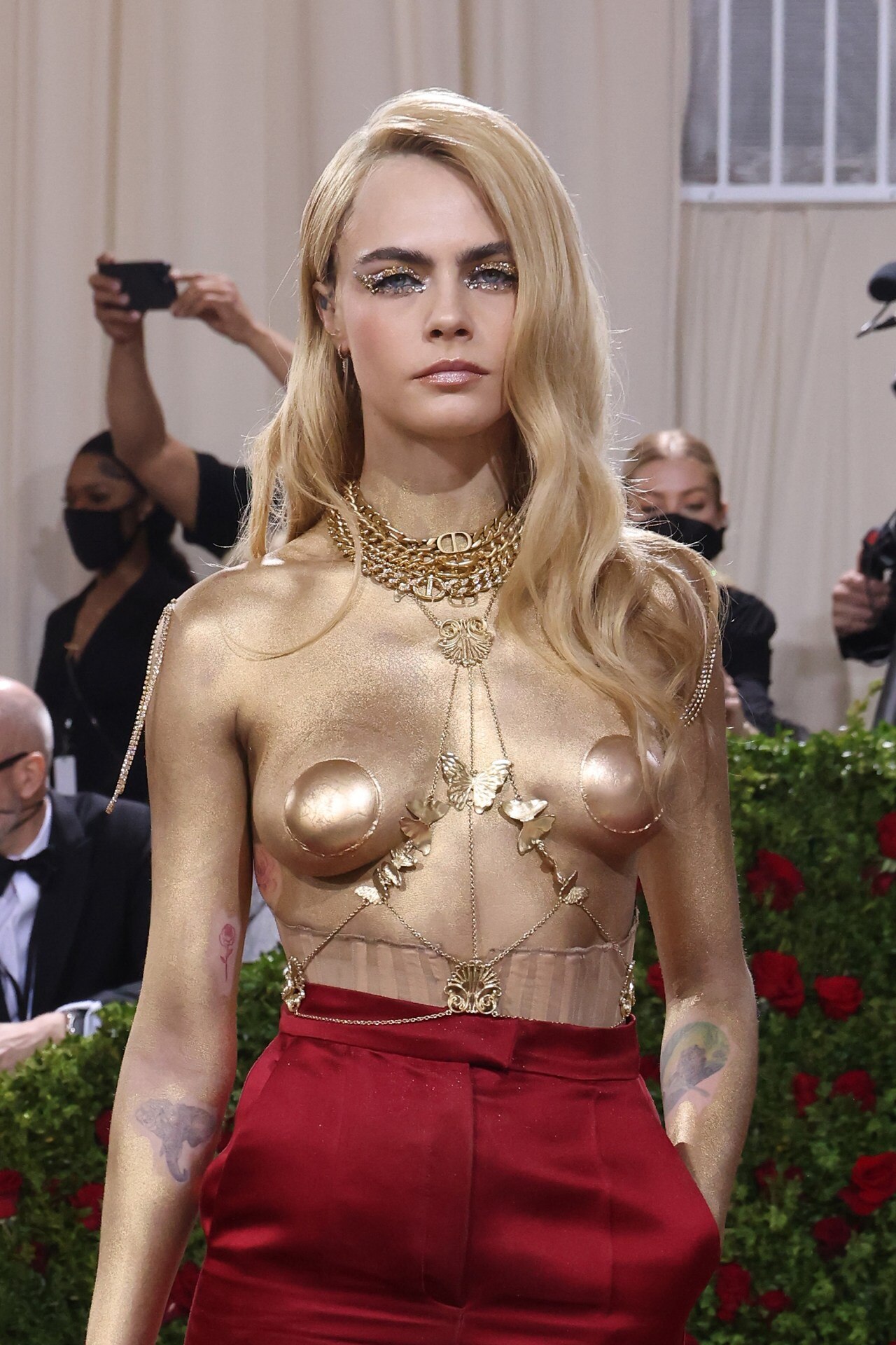 Cara Delevingne attends the 2022 Met Gala.