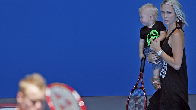 Cruz as a toddler with his mum Bec Hewitt in 2010, watching his dad, Lleyton, in action at Melbourne’s Australian Open. Picture: Getty