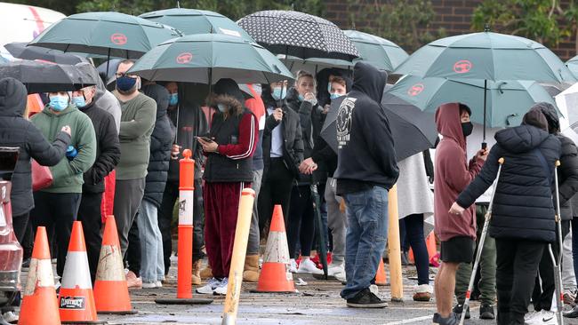 People line up at Epping Hall to get tested for COVID-19 amid the latest outbreak in Melbourne. Picture: NCA NewsWire / David Crosling