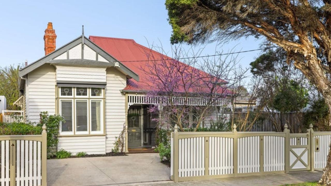 1 Austin St, Fairfield sold at its auction.