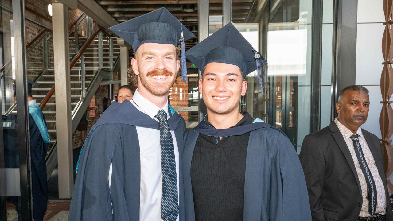 04-02-2025 Deakin Graduation Bachelor of Exercise and Sport Science, Steve Bisignano and Josh Geijsels