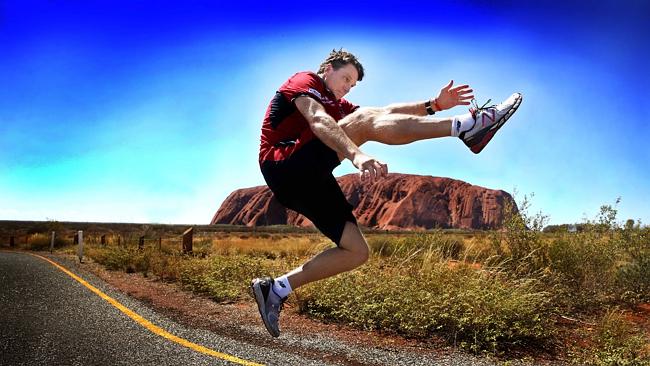 Paul Roos kicks a long drop punt at Uluru.