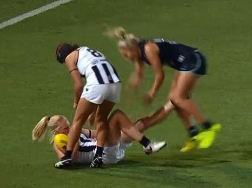 Collingwood's Sarah D'Arcy on report for kicking Sarah Hosking in AFLW.