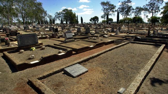 NewsBCM20-04-2005 Taabinga Cemetery - Bjelke-Petersen family plot (f/g) Section 1, Sub 4. where Sir Joh's mother and father are buried. picDavidMartinelli,