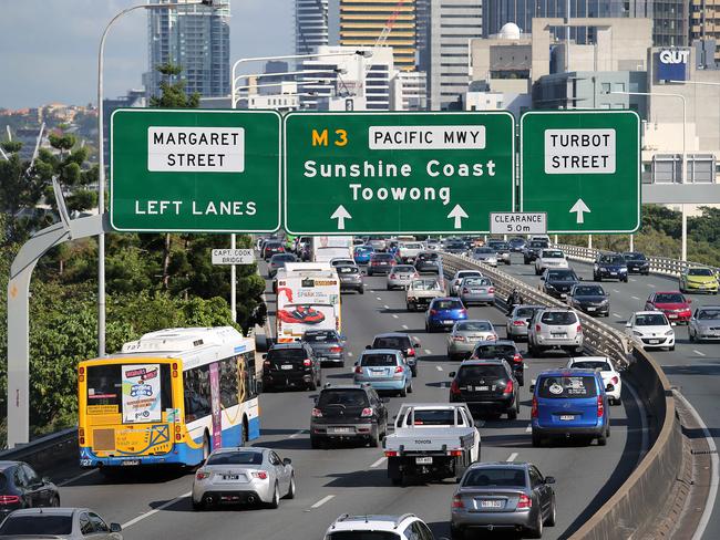 Early morning traffic heading into Brisbane on the M3 Riverside Expressway from Woolloongabba and Greenslope. Pictures: Jack Tran