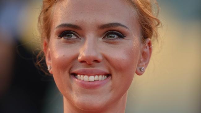 Scarlett Johansson fronts new girl band, the Singles, drops first ...